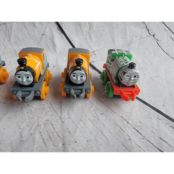 Thomas The Tank Engine Train & Friends Minis Micro Lot Percy Dash Scruff Lot 6 - Picture 2 of 9